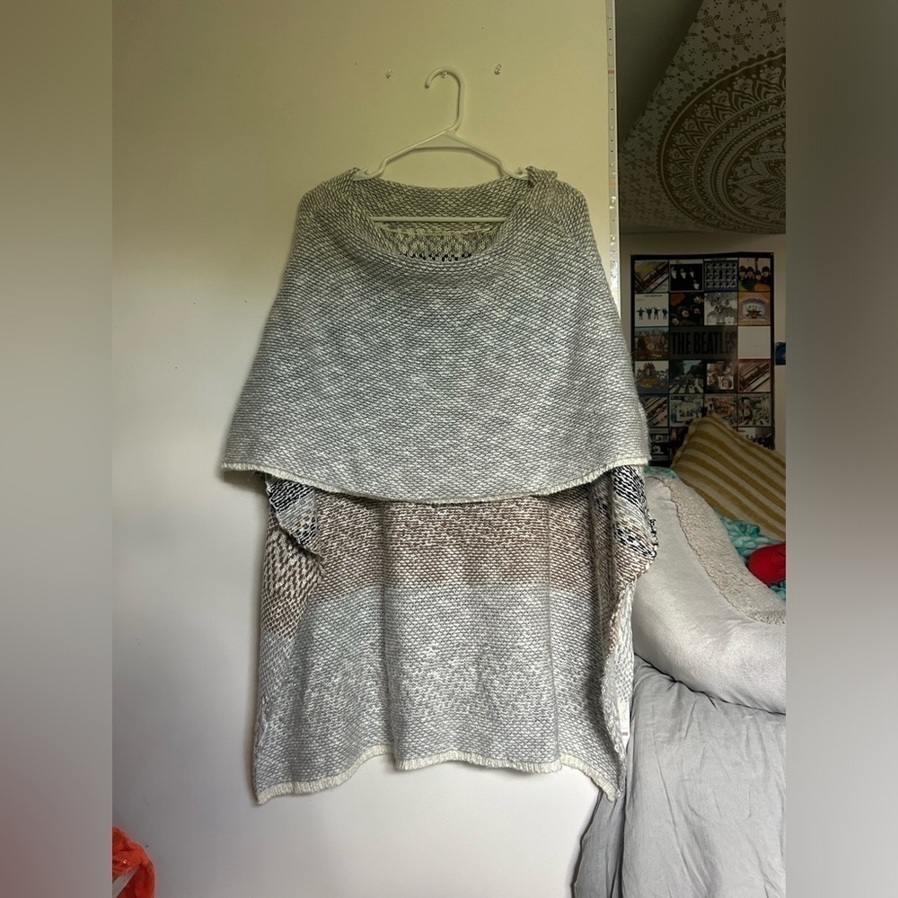 small gray and tan three bird nest poncho!
